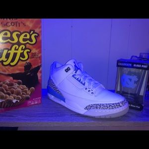 Air Jordan retro 3 unc
Size: 10
Condo:DS
Price:250